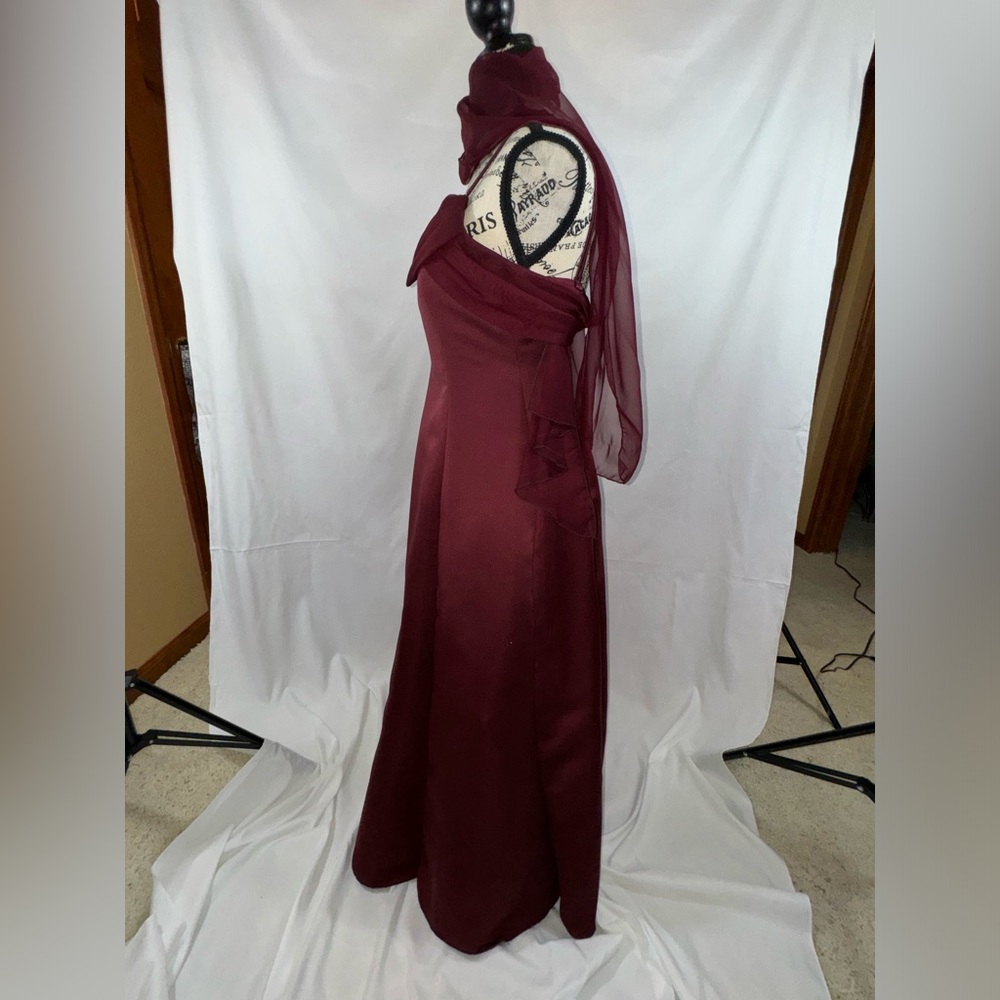 Girls: Gorgeous Burgundy Spaghetti Strap dress with matching Scarf - Picture 4 of 8